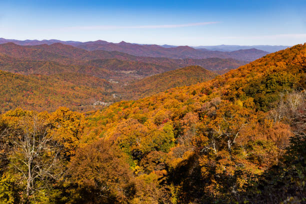 blue ridge parkway in north carolina, one of the most beautiful scenic roads in the usa, especially in autumn - south mountain nc stock pictures, royalty-free photos & images