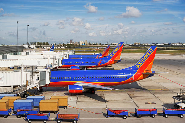 airplanes docked at palm beach airport - southwest airlines stock pictures, royalty-free photos & images